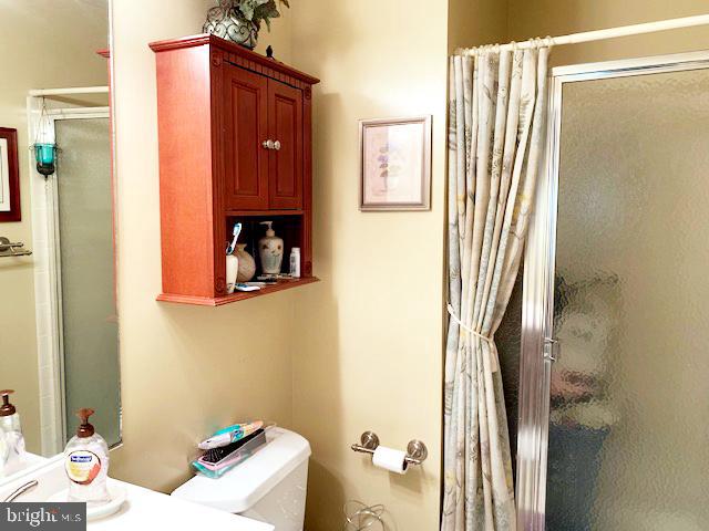 438 Colonial Ridge Lane Arnold, MD 21012 - Photo 24 of 38 Attractively Appointed En Suite Master Bath