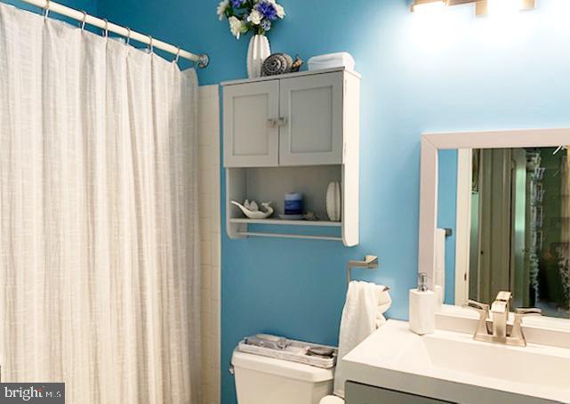 438 Colonial Ridge Lane Arnold, MD 21012 - Photo 27 of 38 Hallway Full Bath