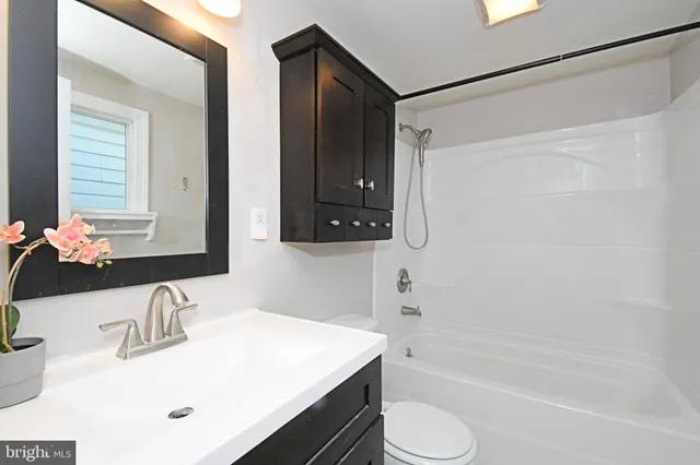 $324,000 | 220 St Marys Street, Phoenixville, PA 19460