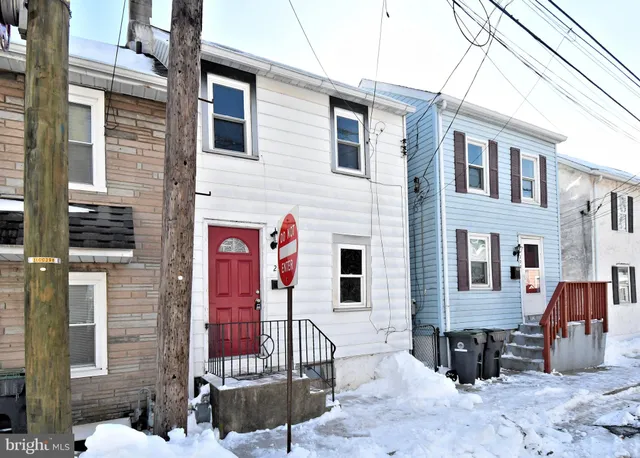 $324,000 | 220 St Marys Street, Phoenixville, PA 19460