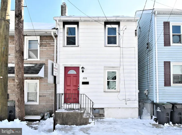 $324,000 | 220 St Marys Street, Phoenixville, PA 19460