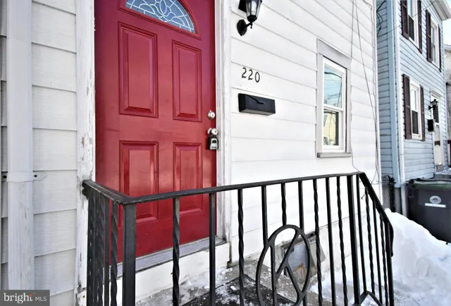 $324,000 | 220 St Marys Street, Phoenixville, PA 19460