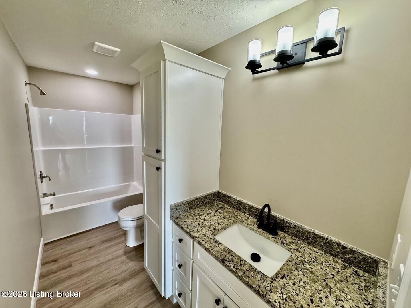 1612 Old Perryville Loop Springfield, KY 40069 - Photo 12 of 27 012_Primary Bathroom