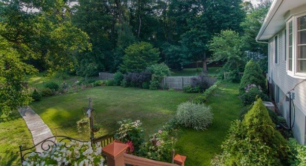 26 Whitmun Road Longmeadow, MA 01106 - Photo 3 of 30