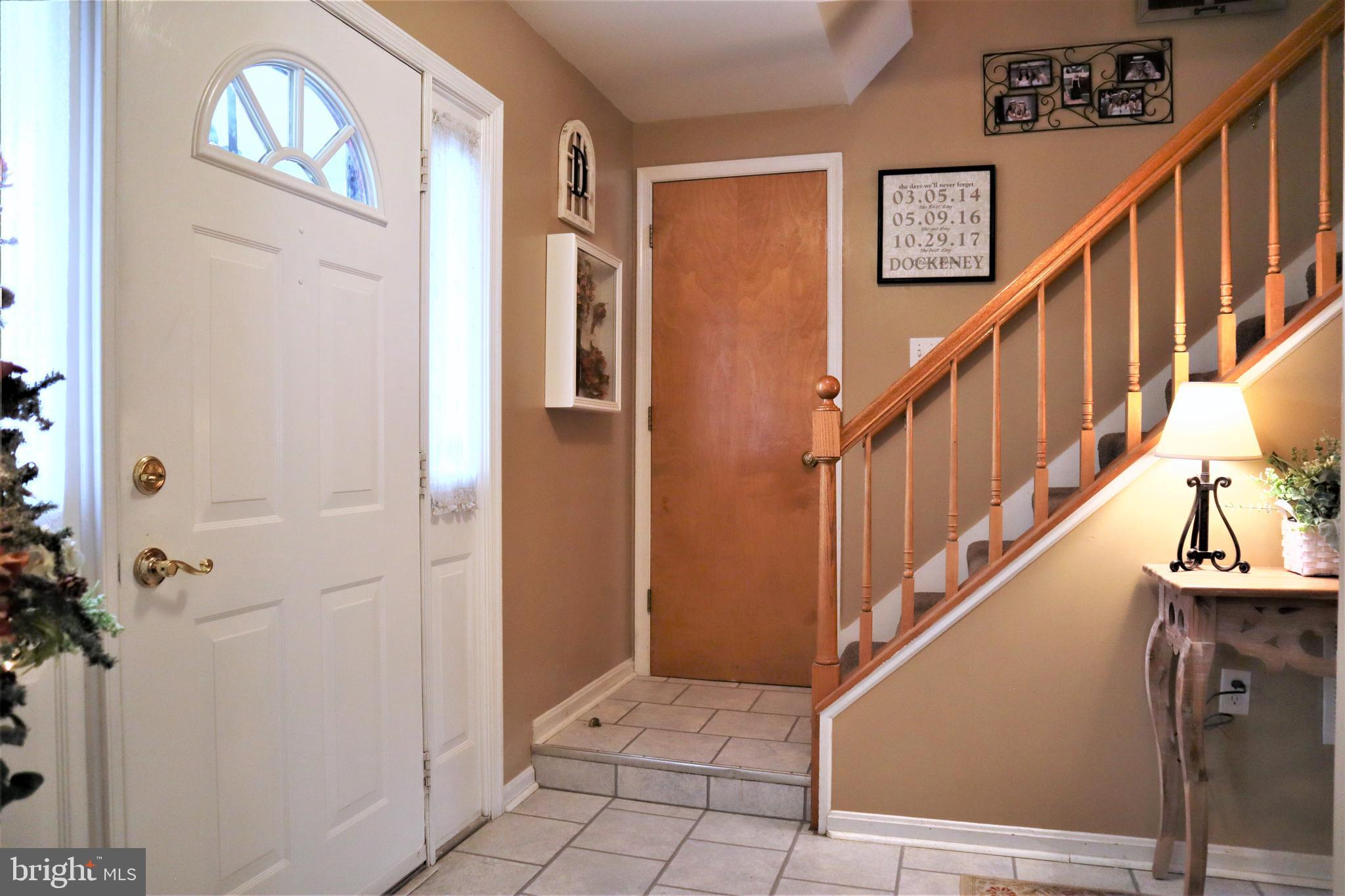 313 Stonehenge Road Winchester, VA 22601 - Photo 7 of 44 Foyer