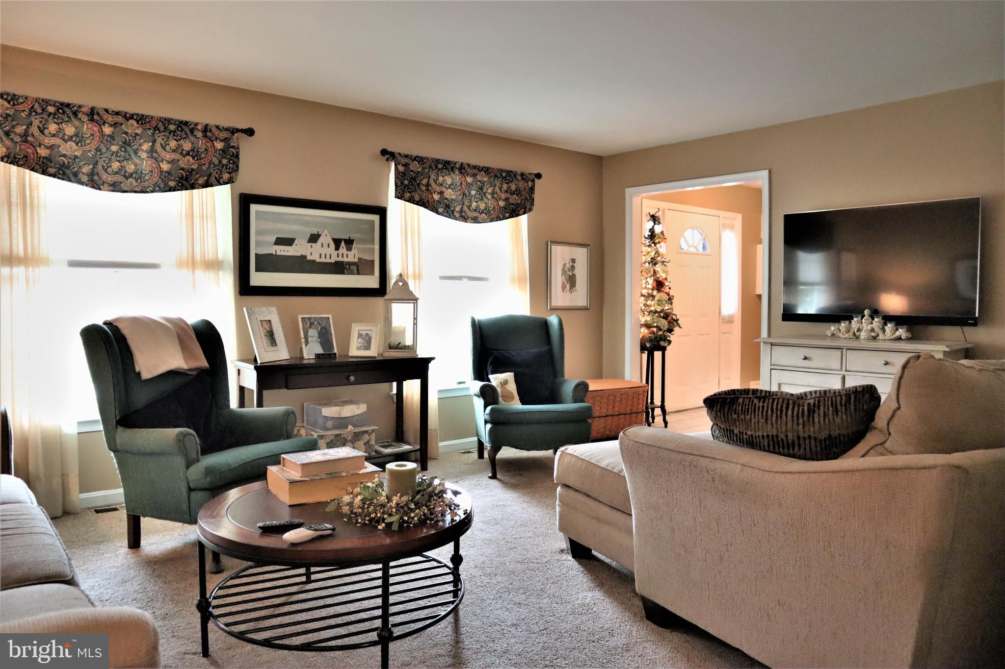 313 Stonehenge Road Winchester, VA 22601 - Photo 10 of 44 Living Room