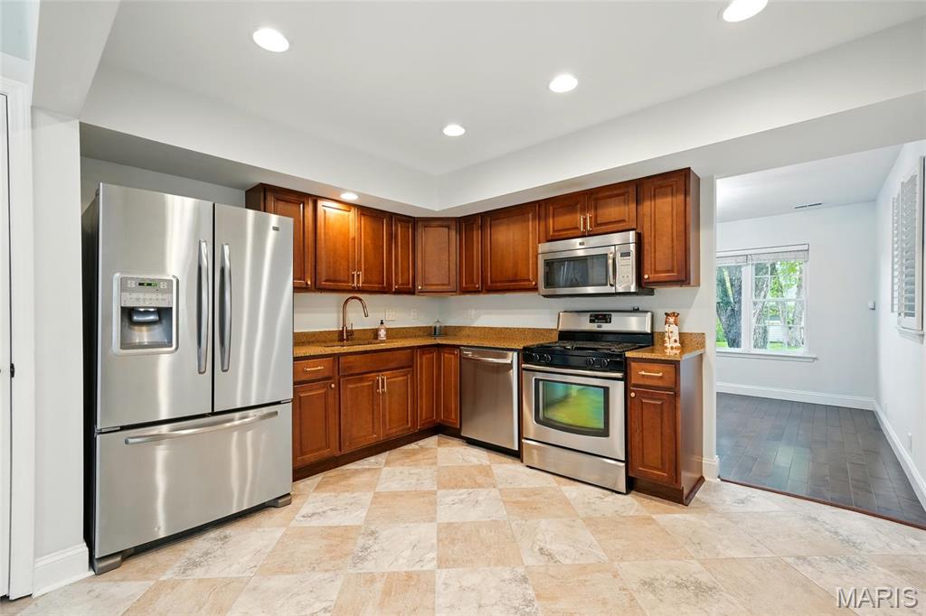 448 Chamberlin Drive Ballwin, MO 63021 - Photo 8 of 24