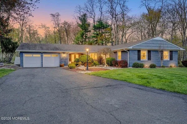 $750,000 | 10 Wayne Court, Manalapan, NJ 07726