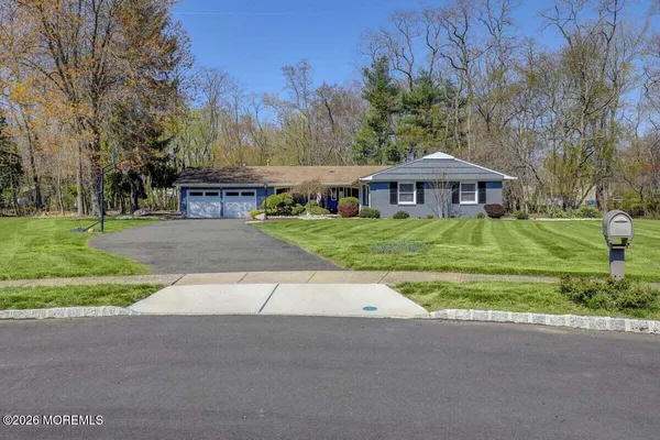 $750,000 | 10 Wayne Court, Manalapan, NJ 07726