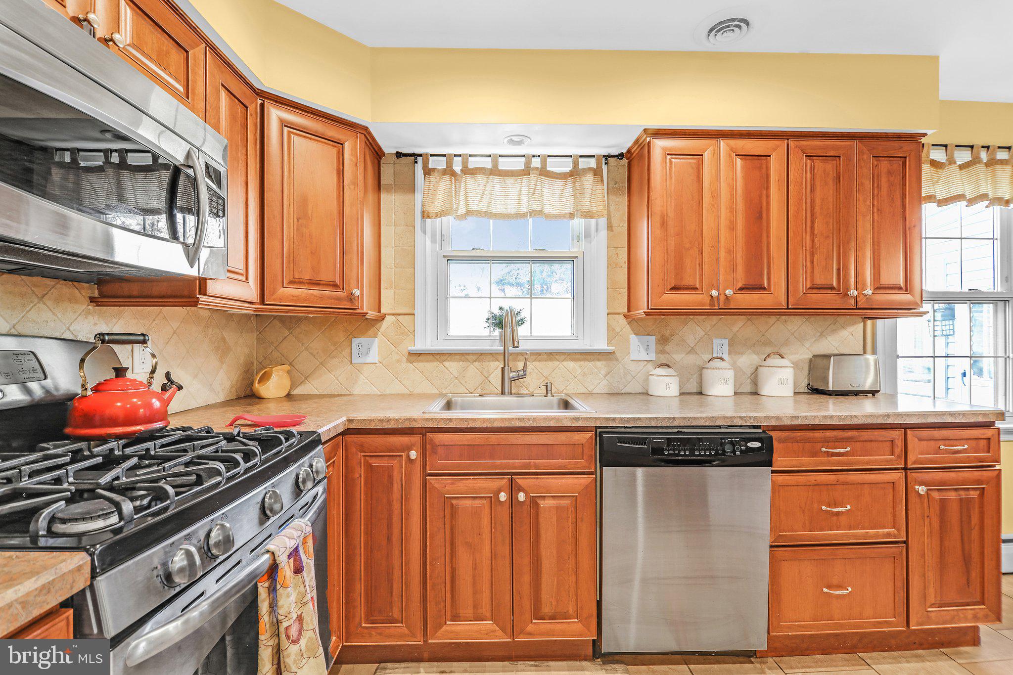 1421 Ponds Edge Road West Chester, PA 19382 - Photo 16 of 27 Kitchen