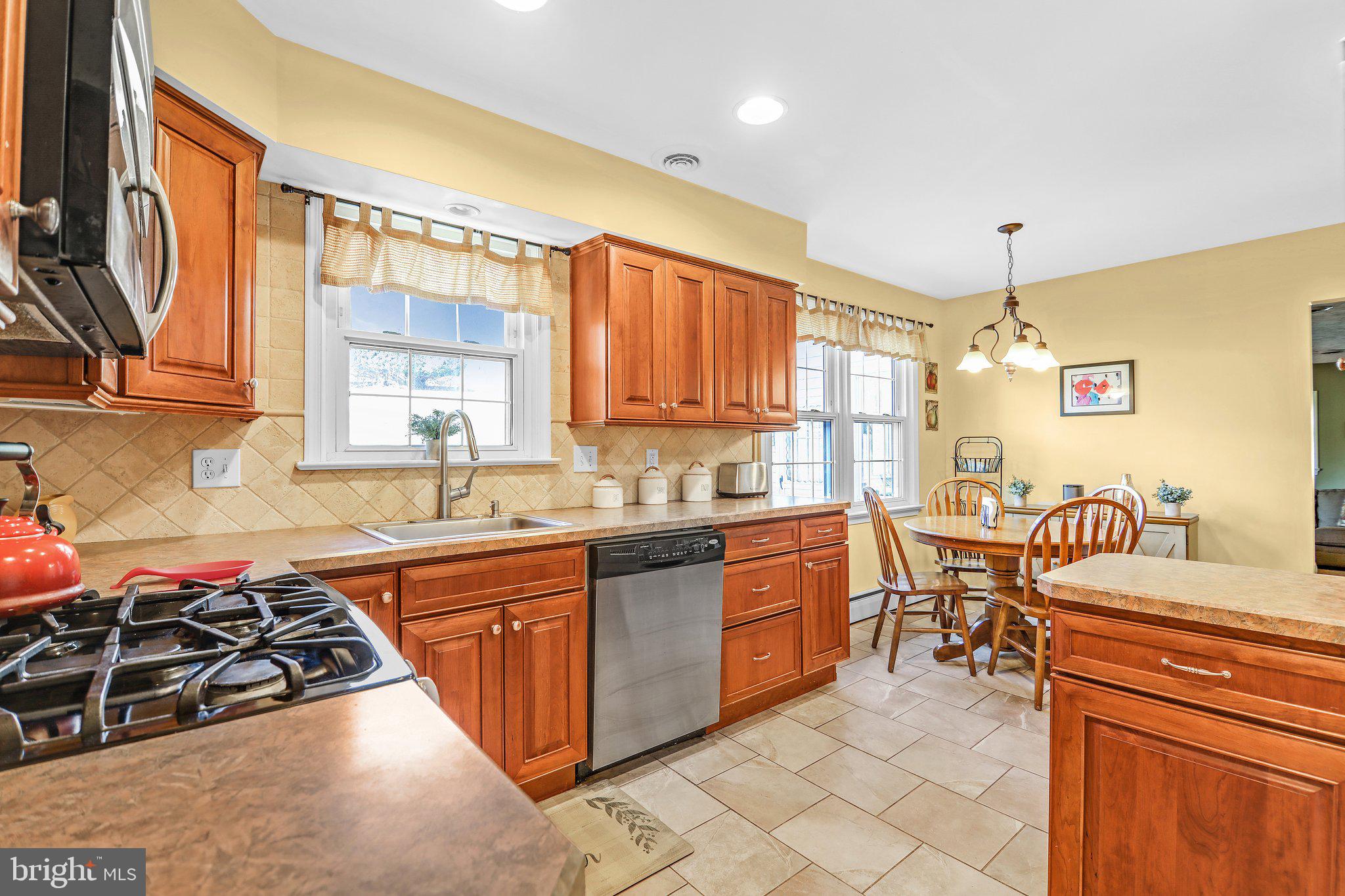 1421 Ponds Edge Road West Chester, PA 19382 - Photo 19 of 27 Kitchen