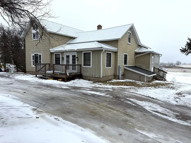 $225,900 | N11284 County Rd D, Clintonville, WI 54929