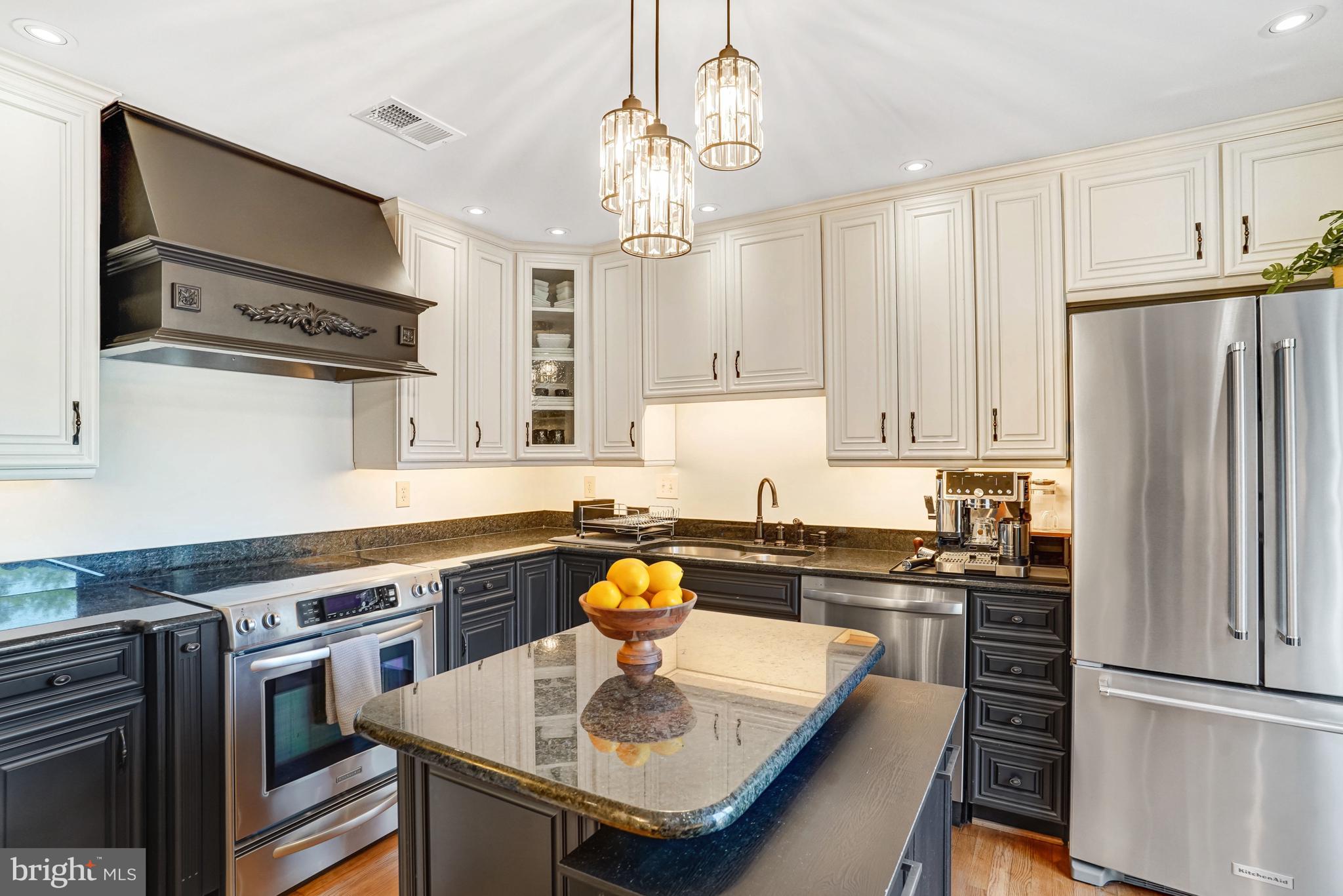 8428 Grenoble Court Springfield, VA 22152 - Photo 12 of 41 Center Island