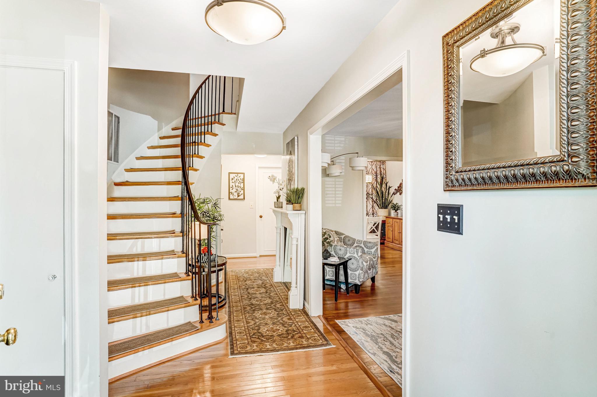 8428 Grenoble Court Springfield, VA 22152 - Photo 3 of 41