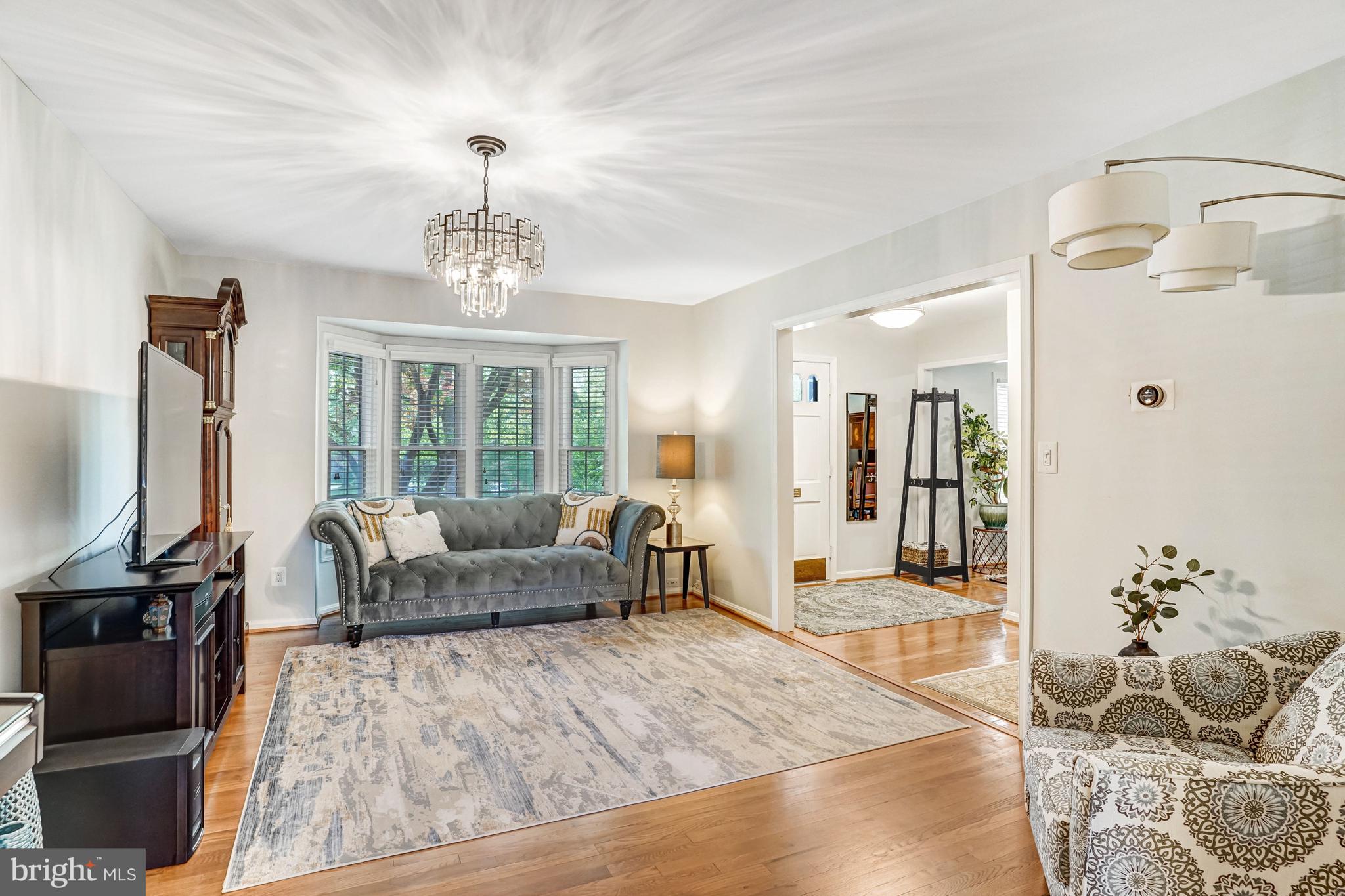 8428 Grenoble Court Springfield, VA 22152 - Photo 6 of 41 Living room