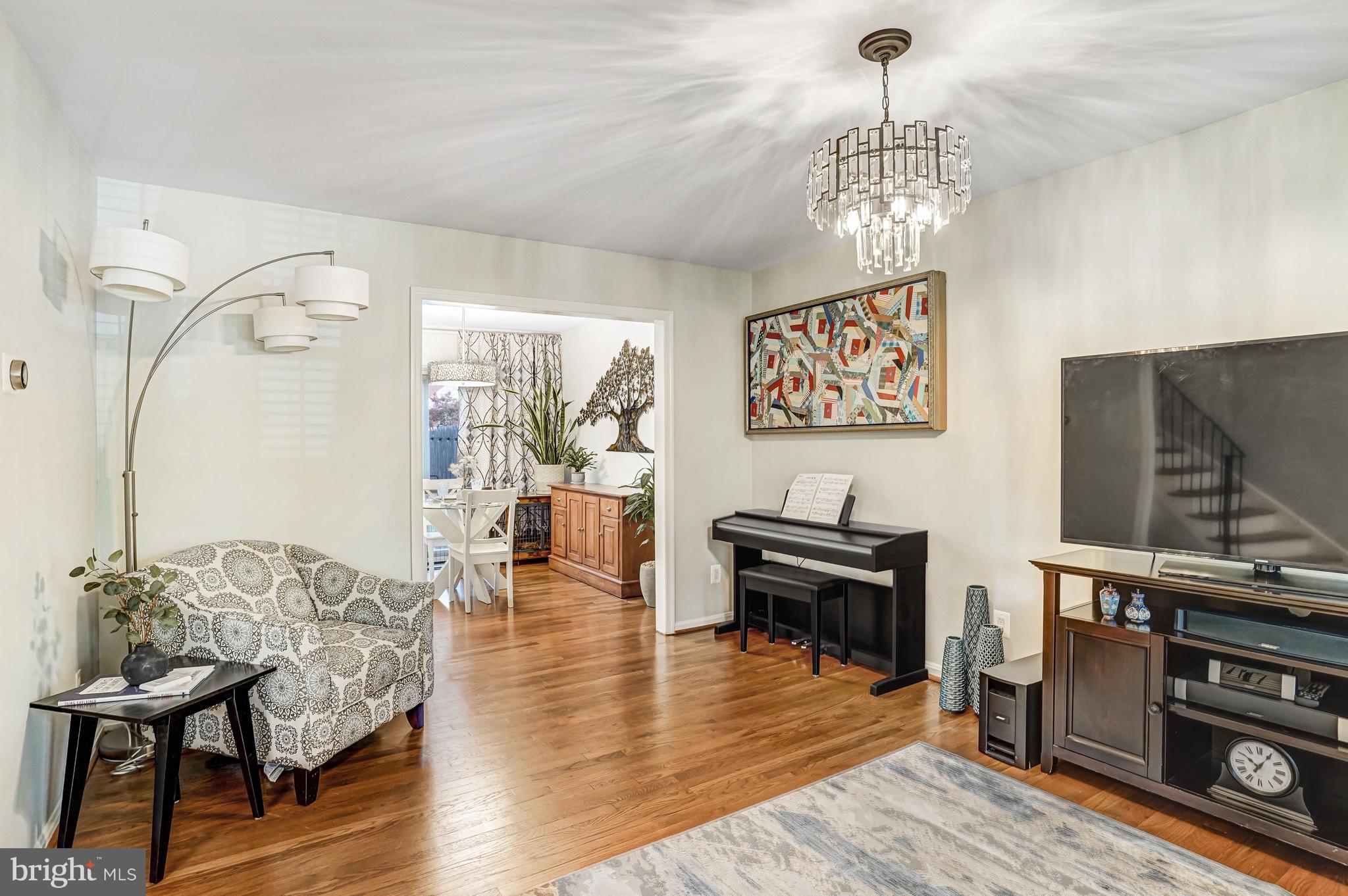 8428 Grenoble Court Springfield, VA 22152 - Photo 7 of 41