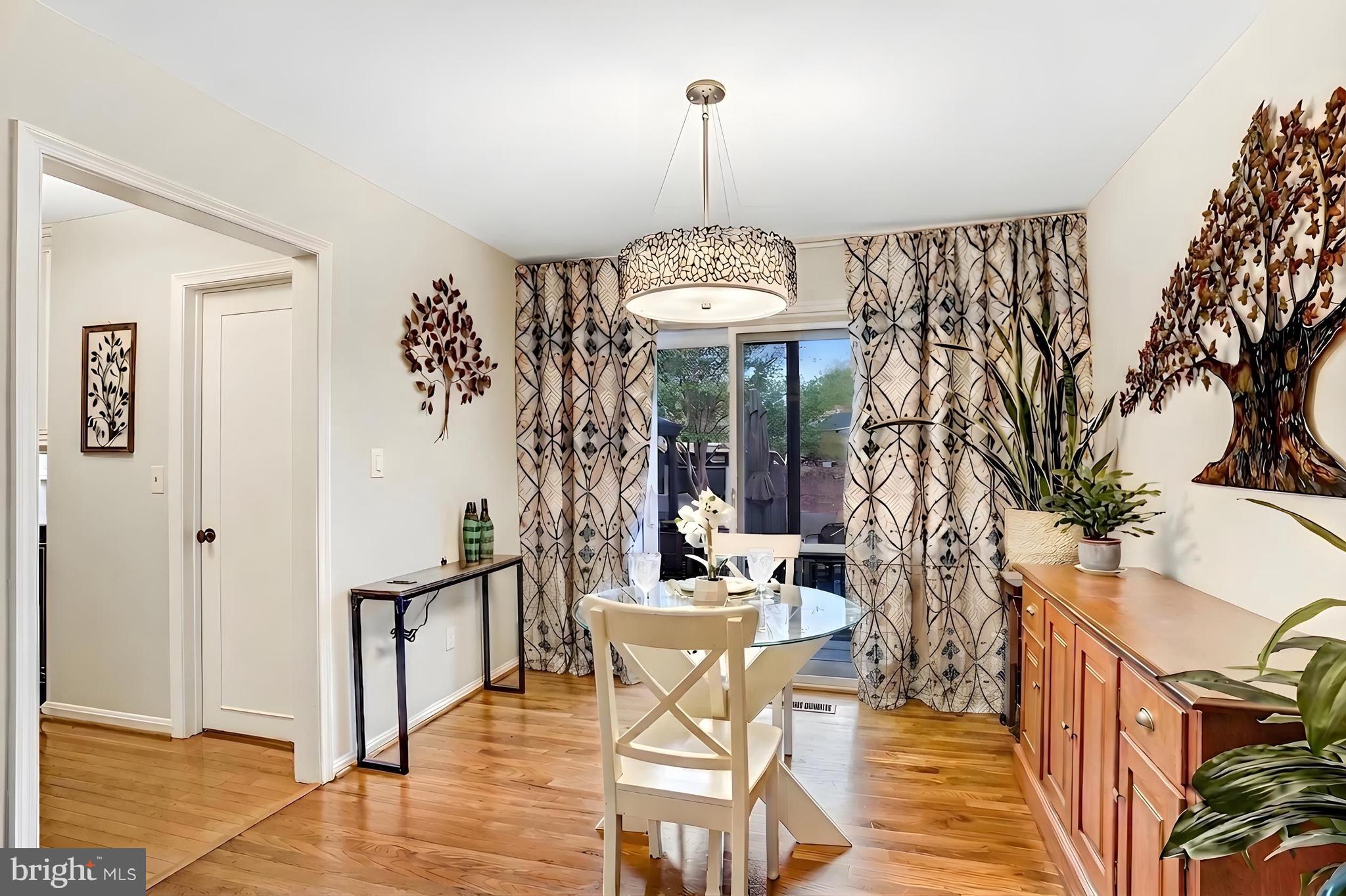 8428 Grenoble Court Springfield, VA 22152 - Photo 9 of 41 Open to Dining room