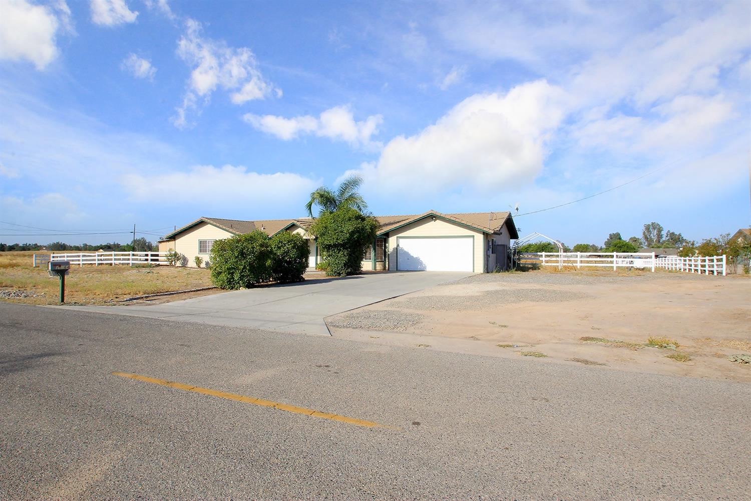 16064 La Canada Road Madera, CA 93636 - Photo 2 of 39 Gallery Image 2