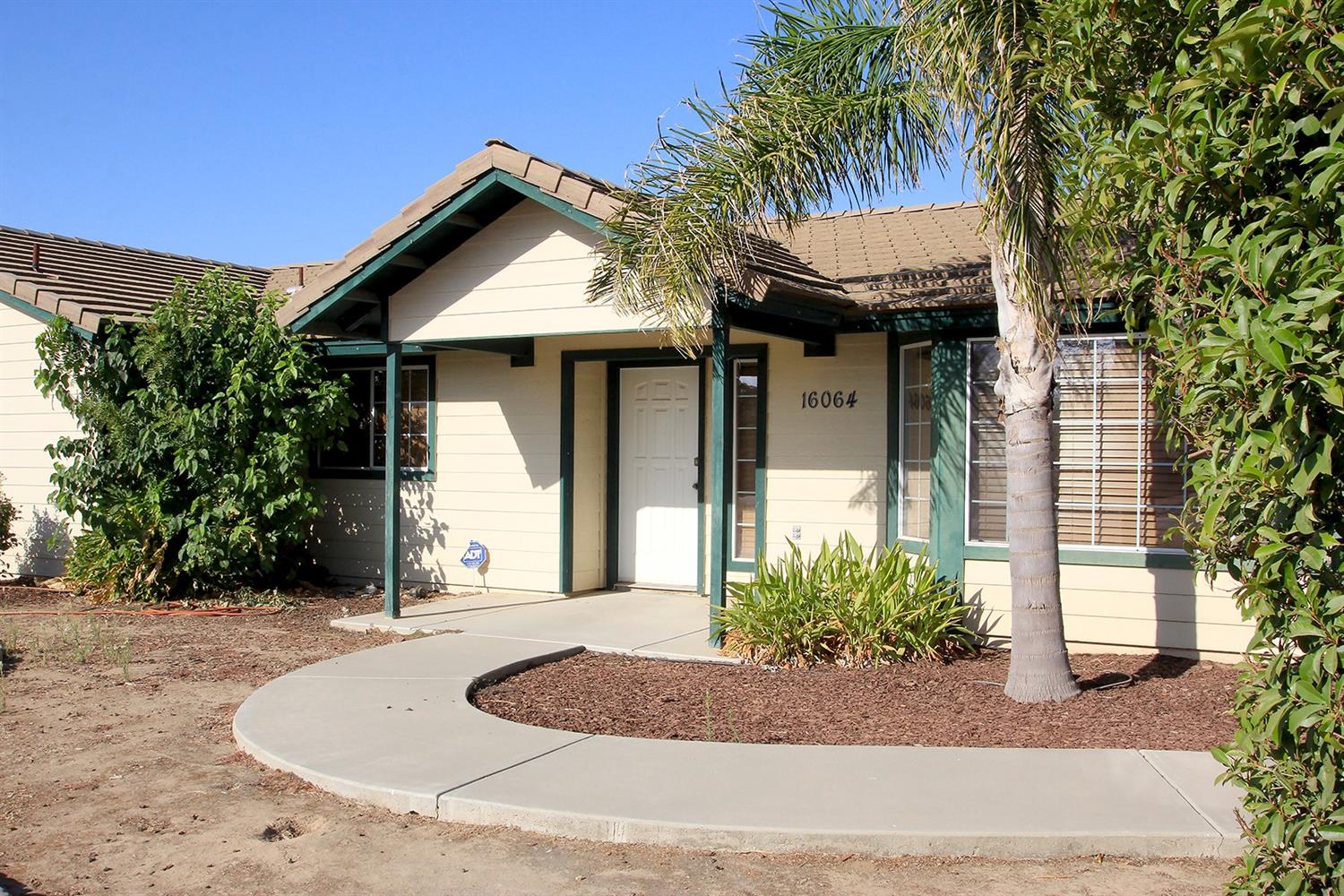 16064 La Canada Road Madera, CA 93636 - Photo 3 of 39 Gallery Image 3