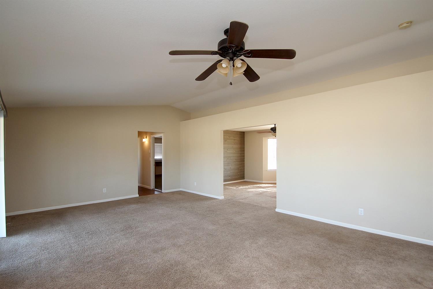16064 La Canada Road Madera, CA 93636 - Photo 9 of 39 Gallery Image 9