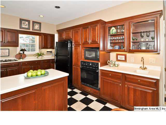 4525 Dolly Ridge Road Birmingham, AL 35243 - Photo 14 of 32