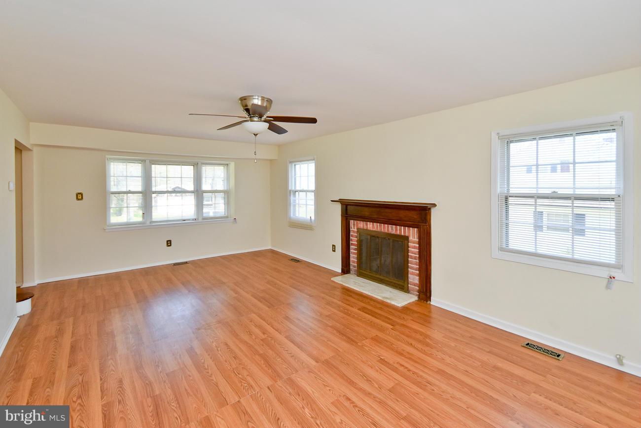 8907 Eastbourne Lane Laurel, MD 20708 - Photo 15 of 30 Living Room