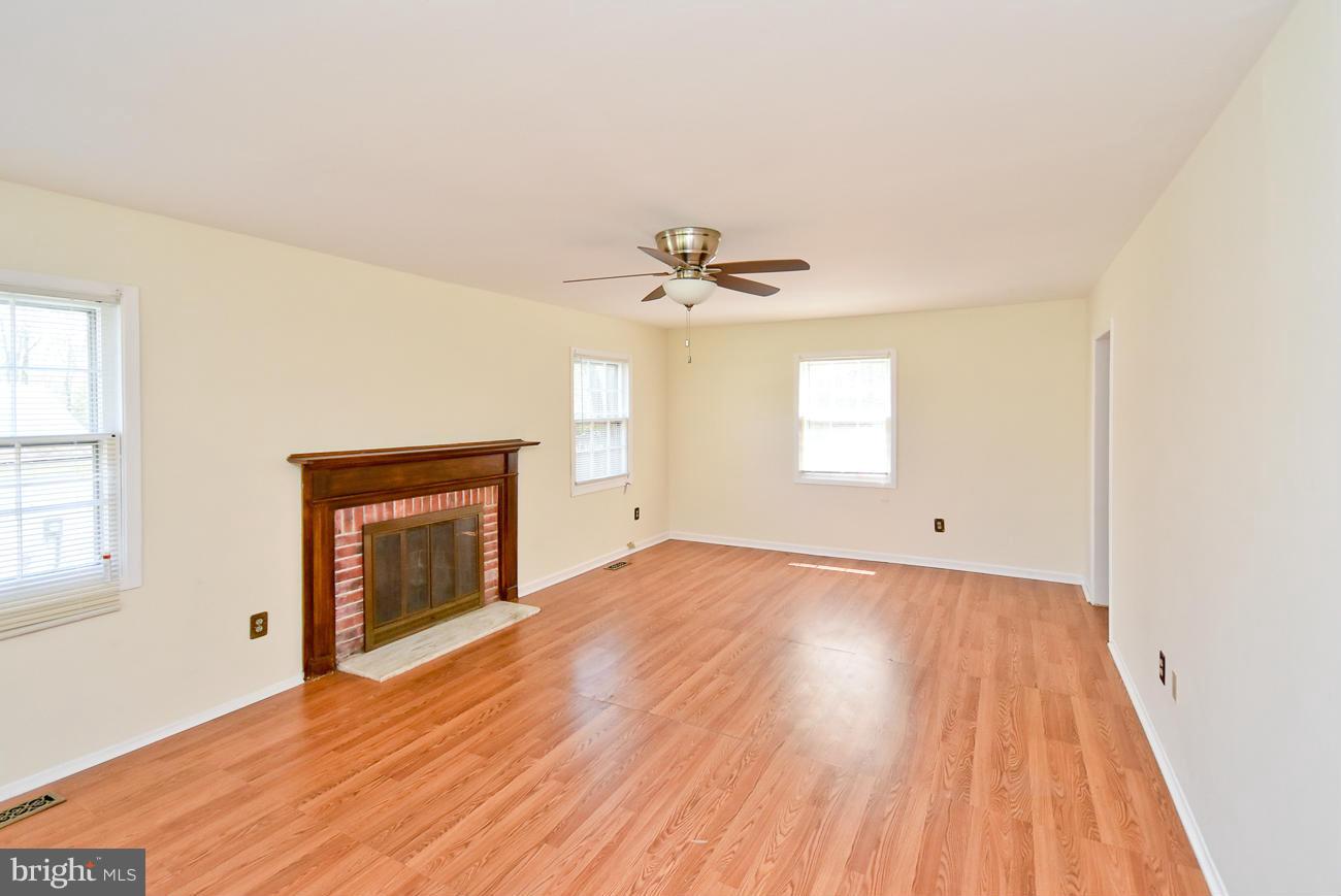 8907 Eastbourne Lane Laurel, MD 20708 - Photo 16 of 30 Living Room