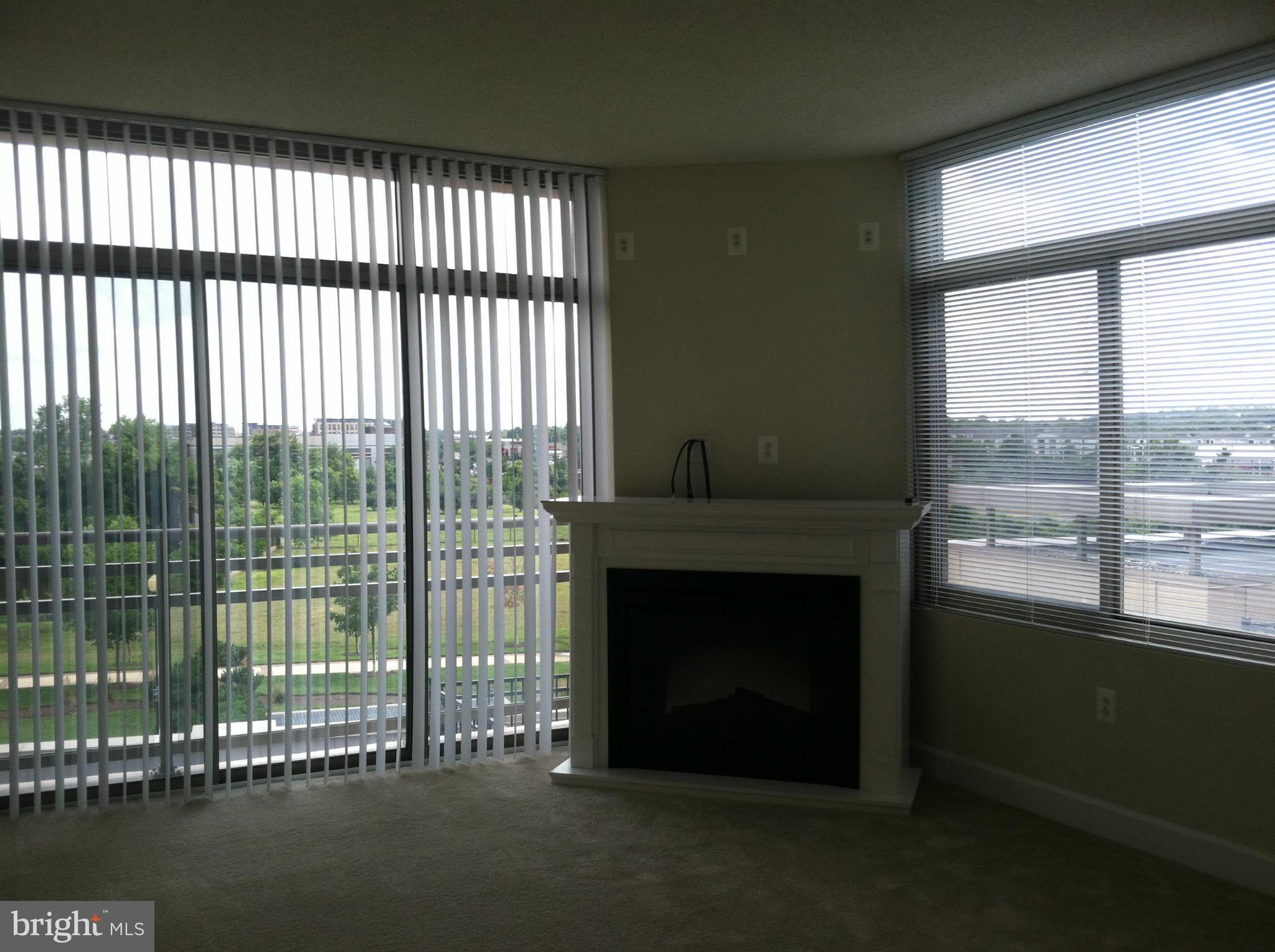 3650 South Glebe Road, Unit 357 Arlington, VA 22202 - Photo 5 of 20 Living Room
