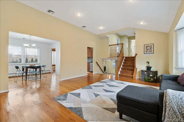 $849,000 | 7 Plainview Road, Bethpage, NY 11714