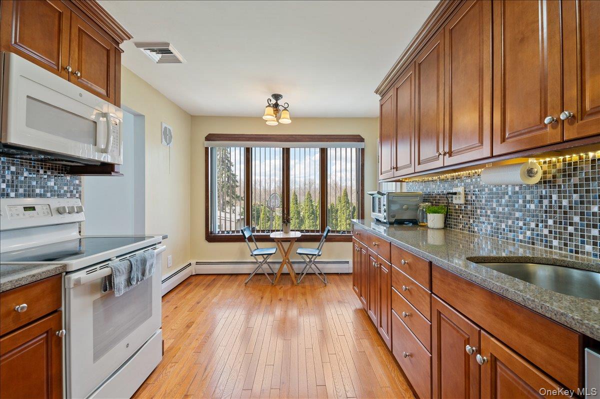 7 Plainview Road Bethpage, NY 11714 - Photo 16 of 37