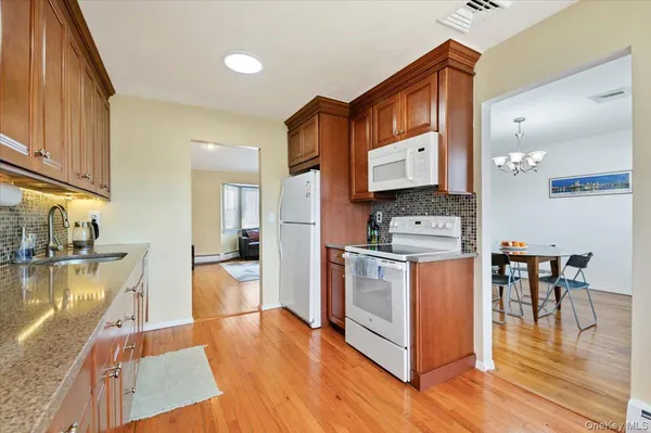 $849,000 | 7 Plainview Road, Bethpage, NY 11714