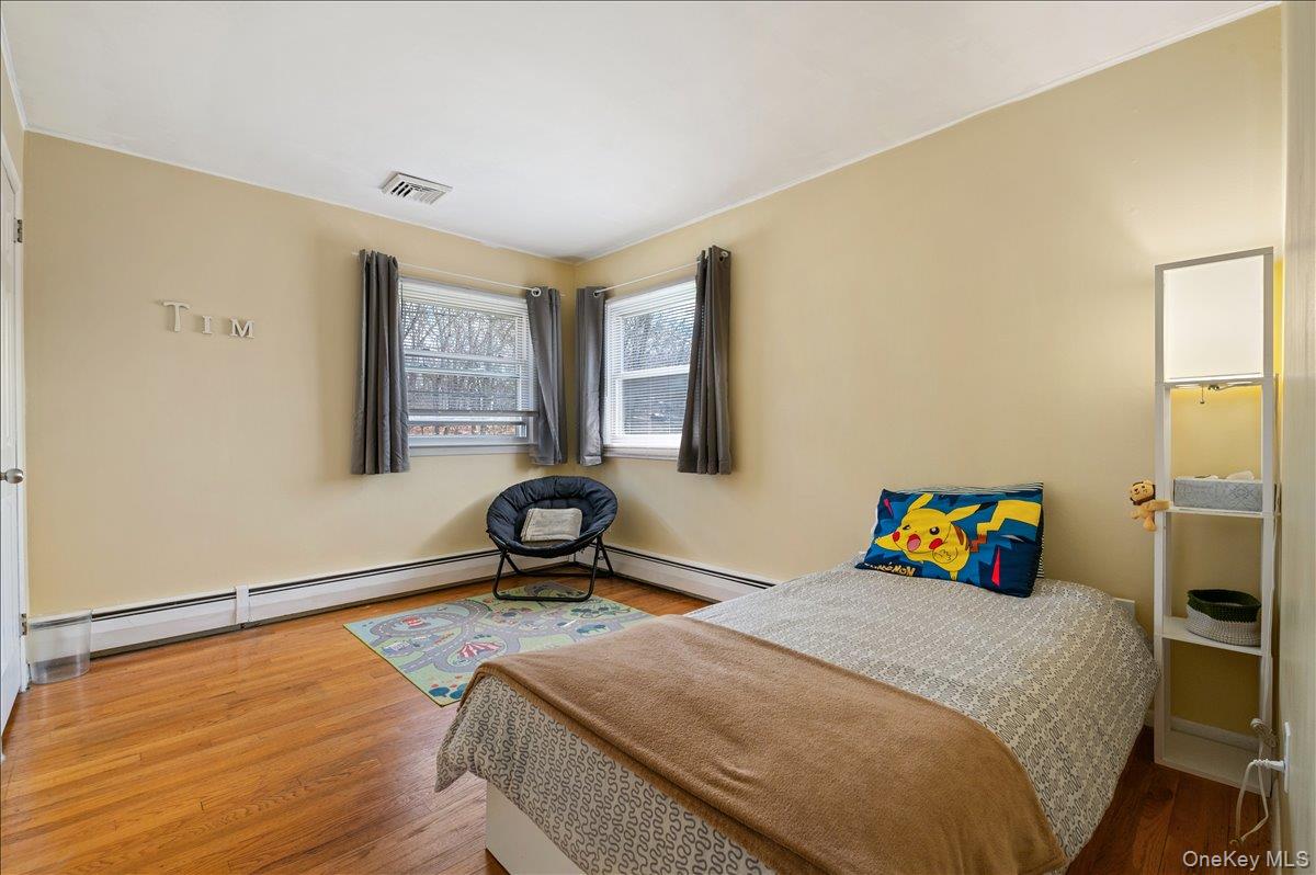 7 Plainview Road Bethpage, NY 11714 - Photo 21 of 37