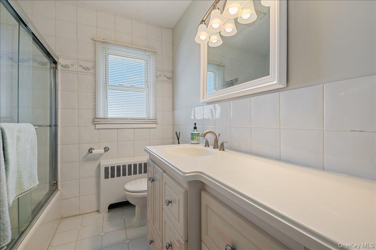 7 Plainview Road Bethpage, NY 11714 - Photo 23 of 37