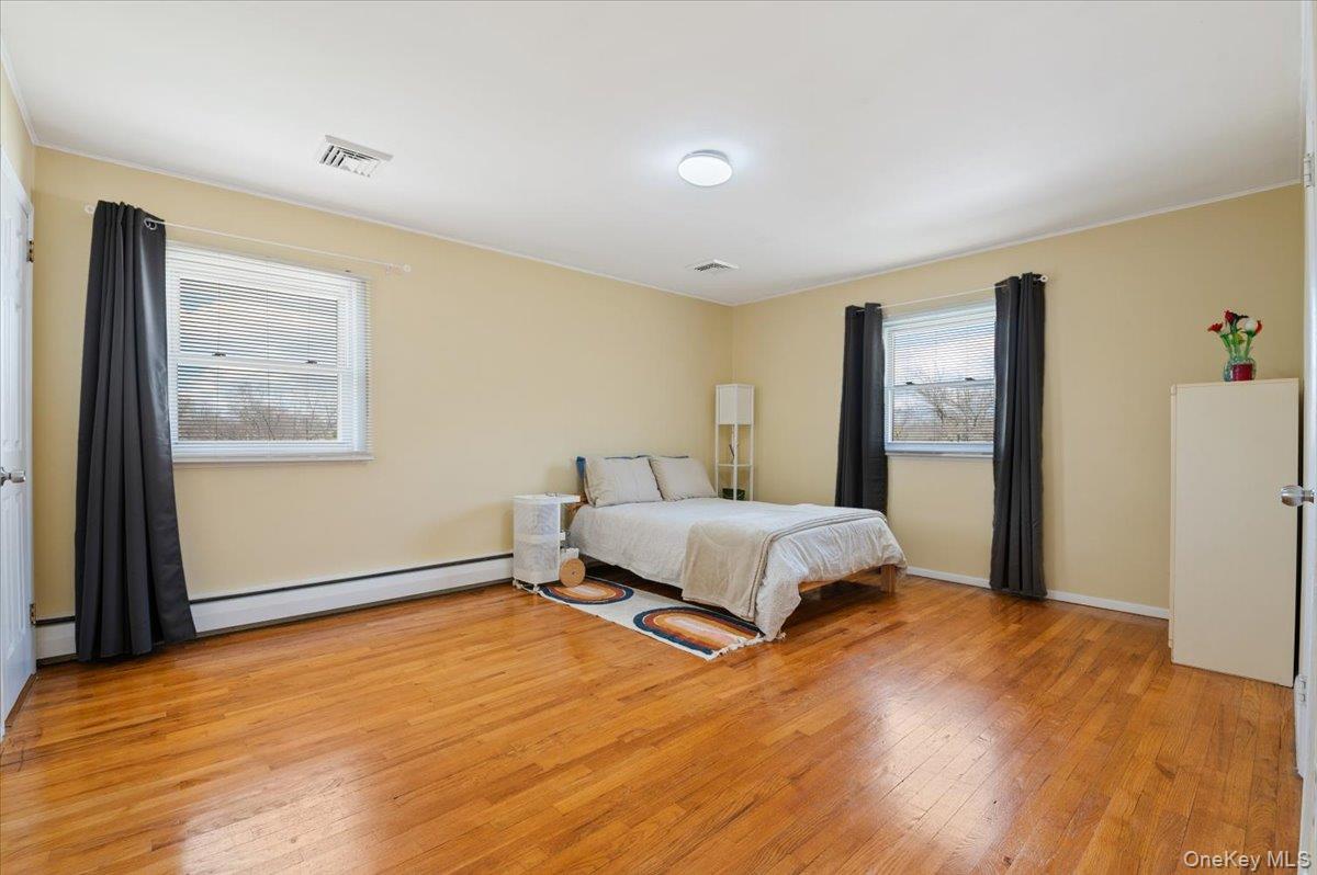 7 Plainview Road Bethpage, NY 11714 - Photo 24 of 37