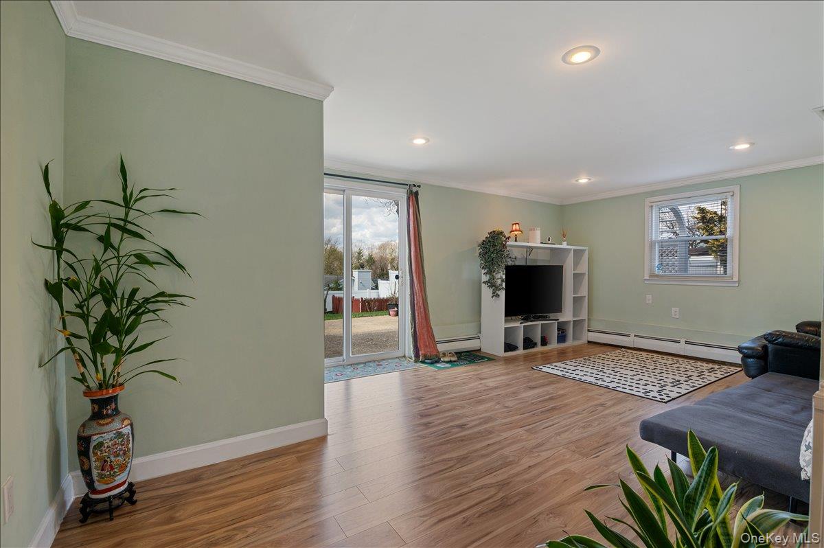 7 Plainview Road Bethpage, NY 11714 - Photo 5 of 37