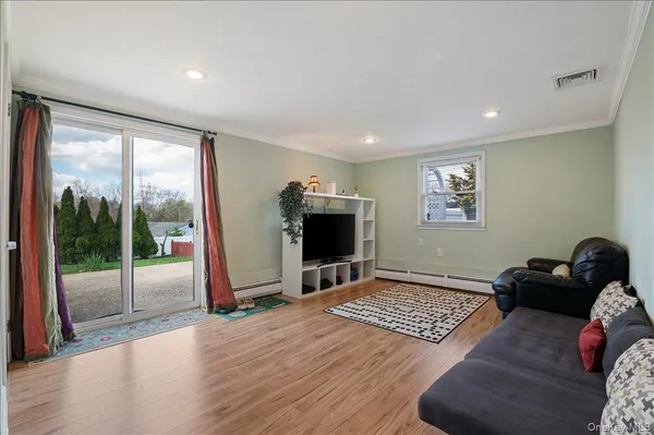 $849,000 | 7 Plainview Road, Bethpage, NY 11714