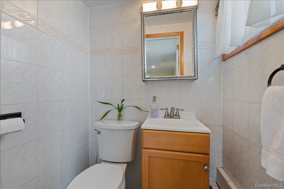 7 Plainview Road Bethpage, NY 11714 - Photo 7 of 37