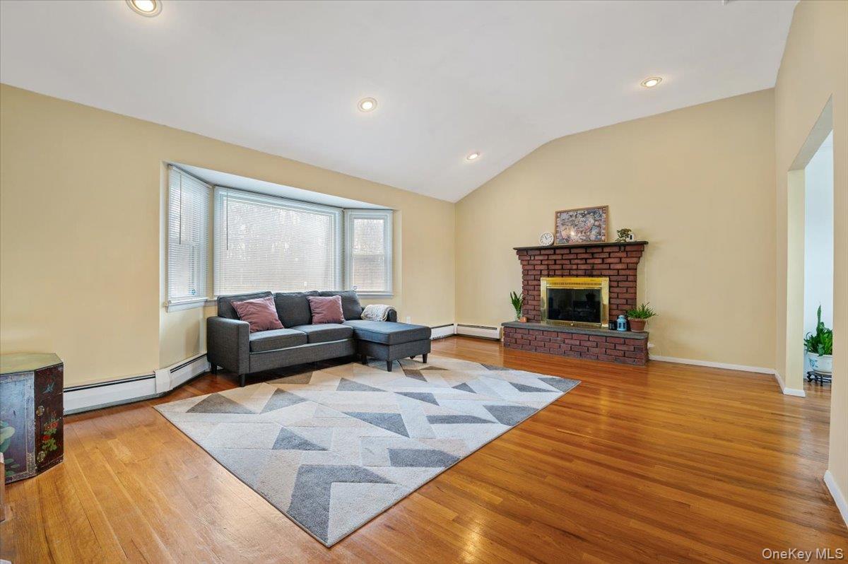 7 Plainview Road Bethpage, NY 11714 - Photo 9 of 37