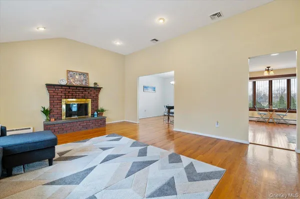 $849,000 | 7 Plainview Road, Bethpage, NY 11714