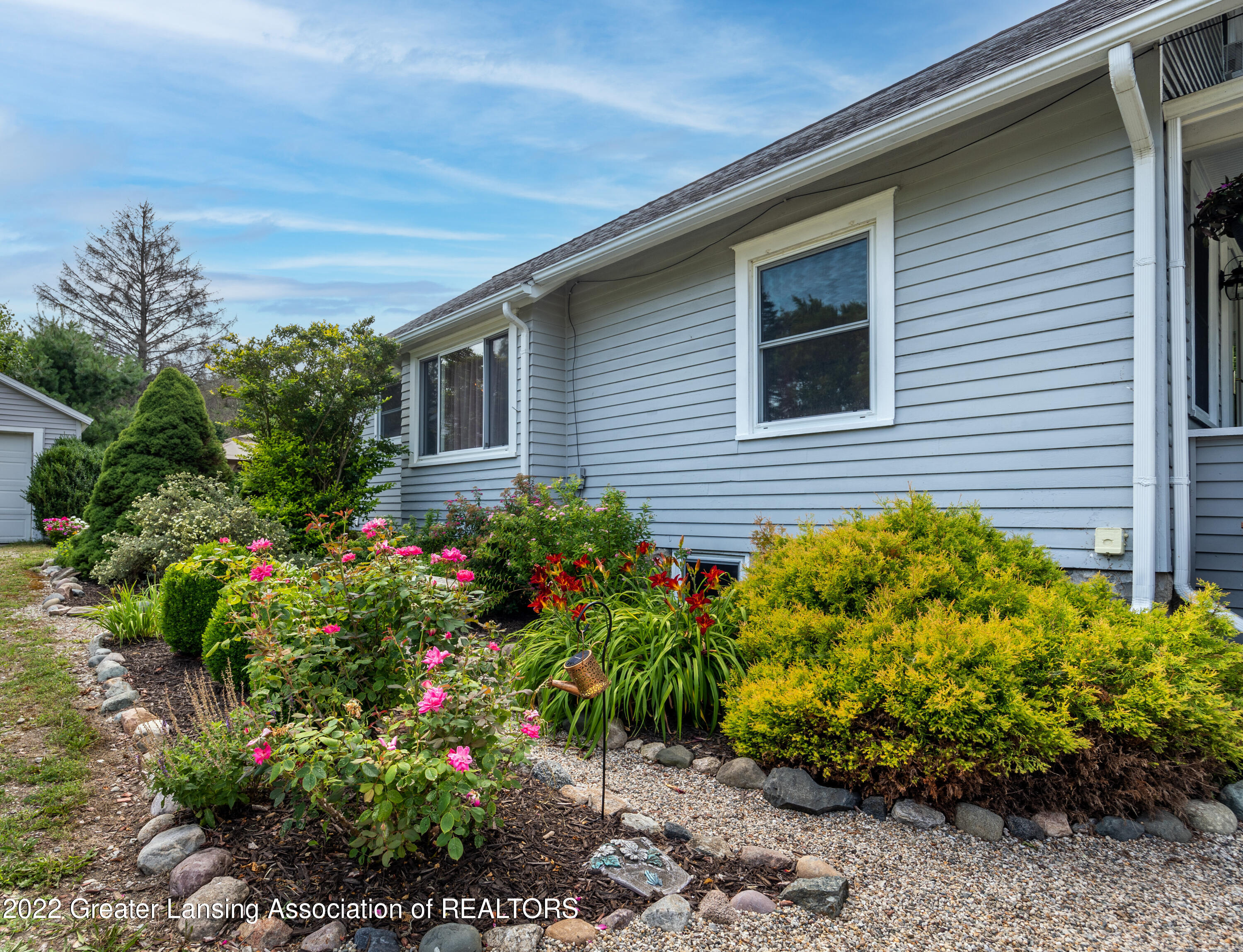226 Renker Road Lansing, MI 48917 - Photo 2 of 34 side garden 2