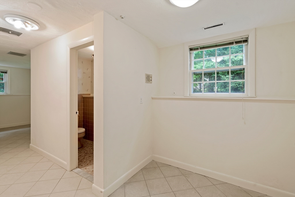 10 Radcliffe Road Weston, MA 02493 - Photo 32 of 41