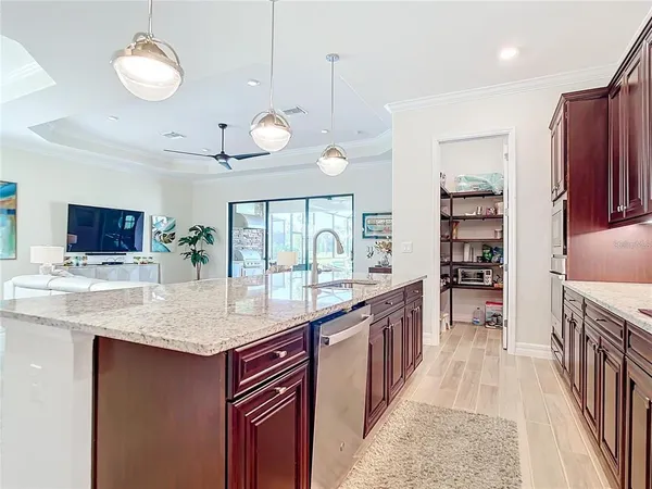 a large kitchen with kitchen island a large island in it