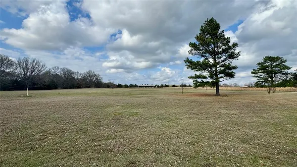 $475,000 | 877 County Road 2010, Ivanhoe, TX 75447