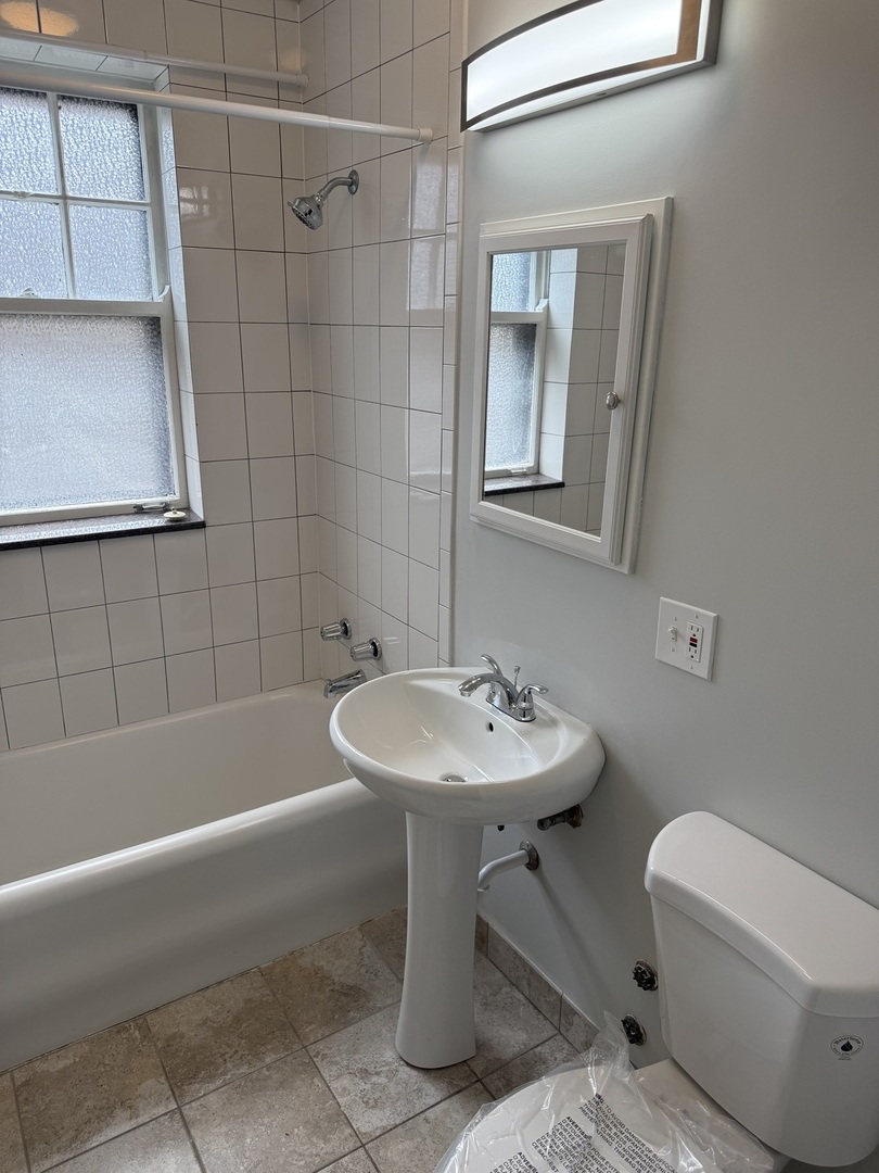 624 Sheridan Road, Unit 2 Evanston, IL 60202 - Photo 6 of 7 a bathroom with a sink toilet and bathtub