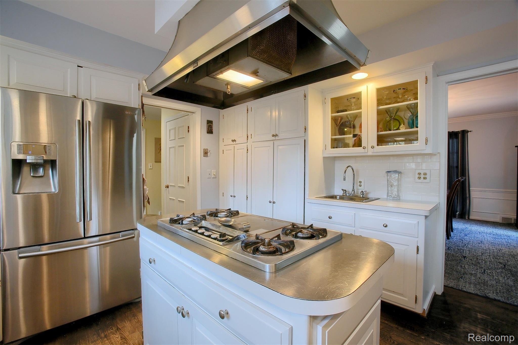 291 Touraine Road Grosse Pointe, MI 48236 - Photo 13 of 35 16-Kitchen 2nd View.jpg