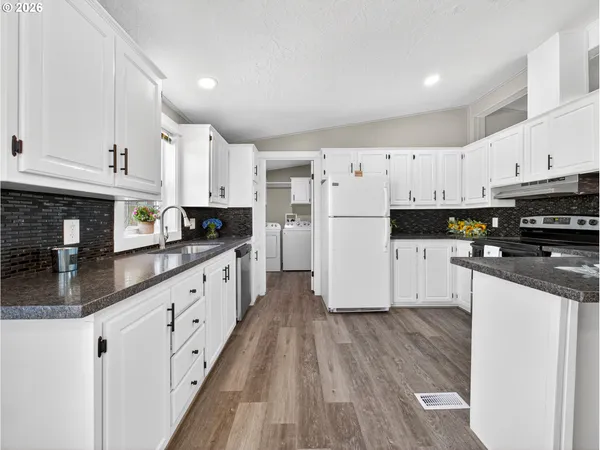 $149,500 | 17520 Southeast 82nd Drive, Unit 2, Clackamas, OR 97015