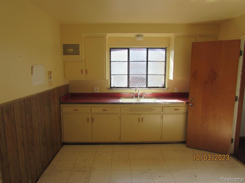 5574-76 Devonshire Road Detroit, MI 48224 - Photo 46 of 53