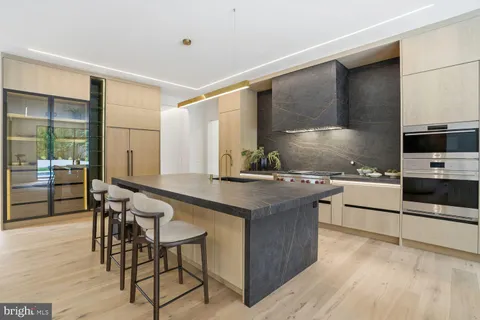 $5,695,888 | 6519 Brawner Street, McLean, VA 22101