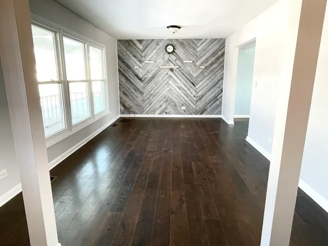 $379,000 | 8217 North Carrolton Court, Hanover Park, IL 60133