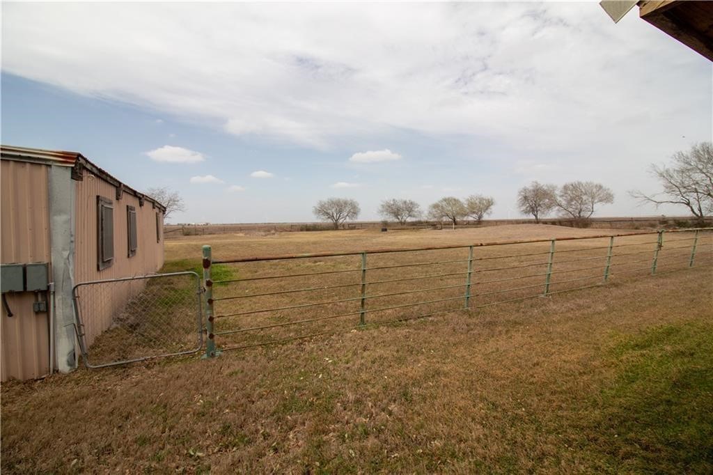 11701 Highway 359 Mathis, TX 78368 - Photo 17 of 34